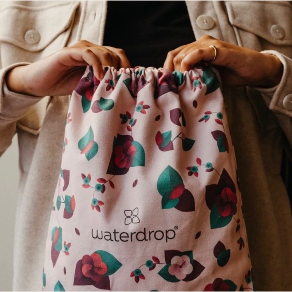 NWOT! Waterdrop Floral Adjustable Straps Cinch Top Lightweight Backpack Bag